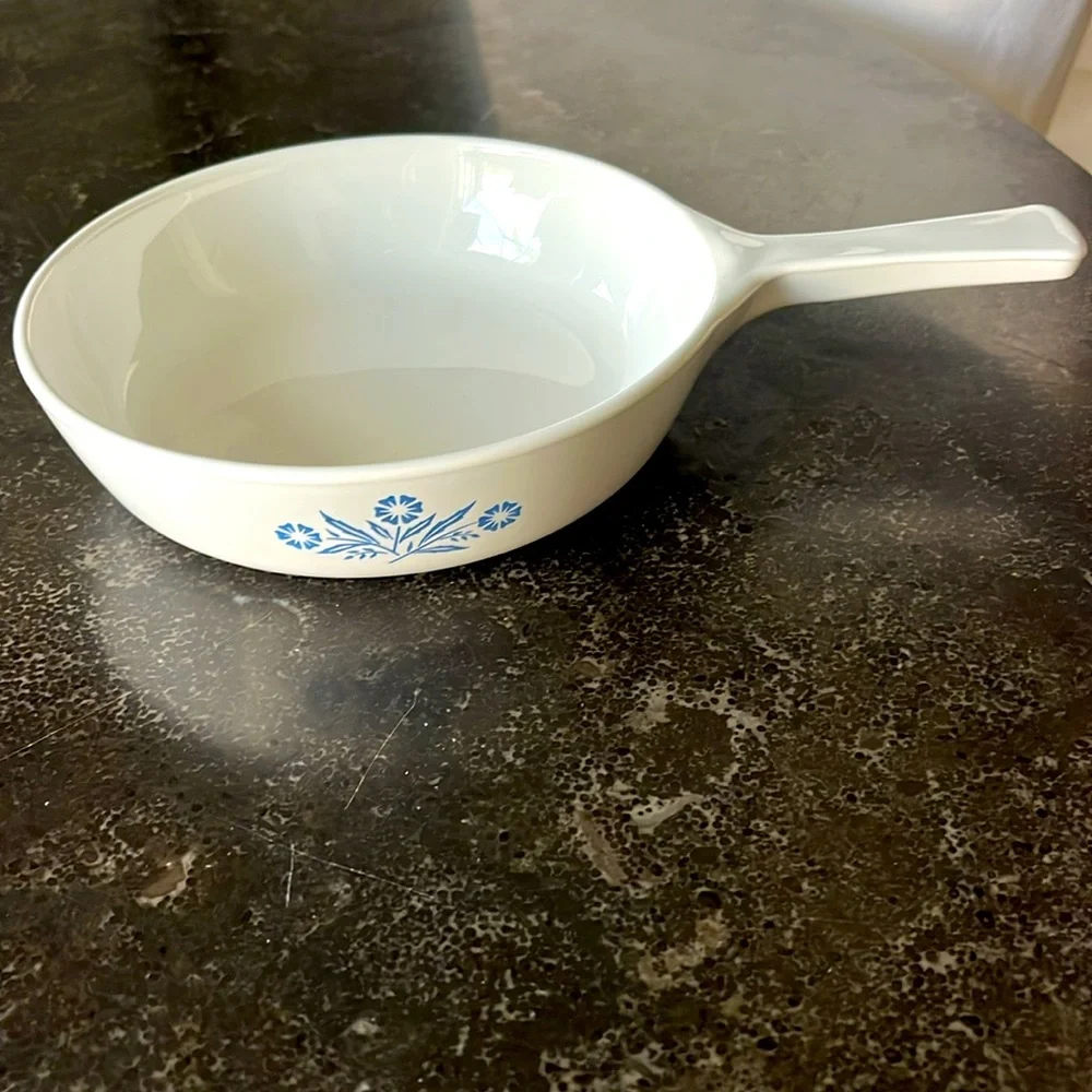 EUC vintage Corning ware p-83-b Blue Cornflower 6.5” 10” with handle